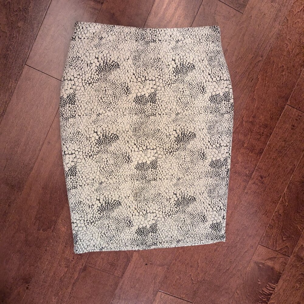winter white pencil skirt - size Small